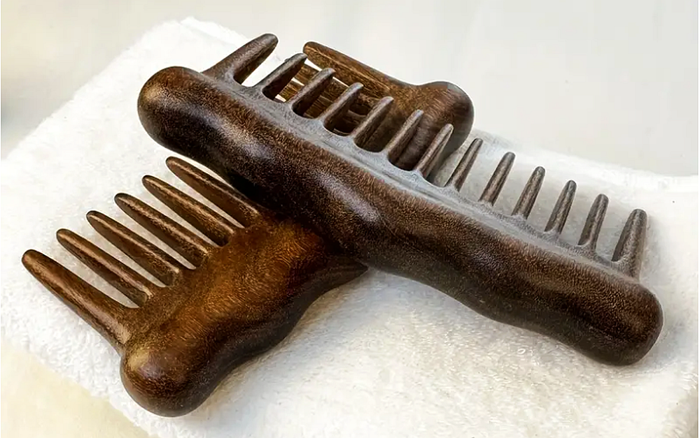 Dřevěné hřebeny Santal Curling Hair na husté vlasy